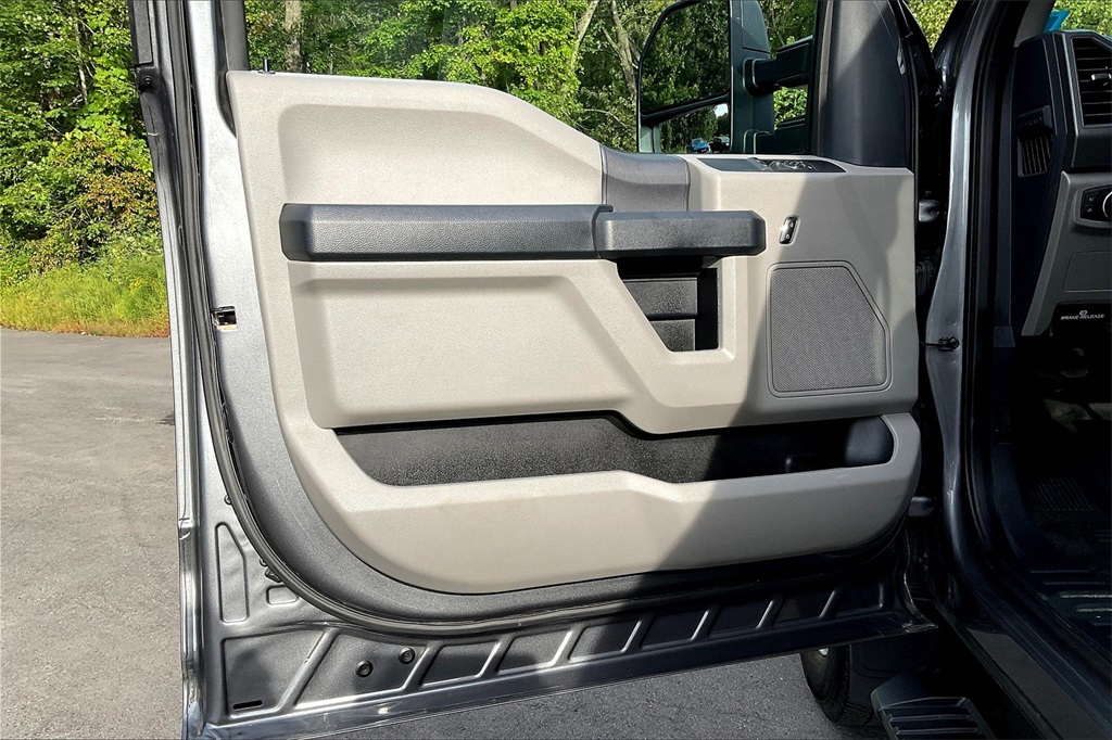 2022 Ford F-350 XL photo 9
