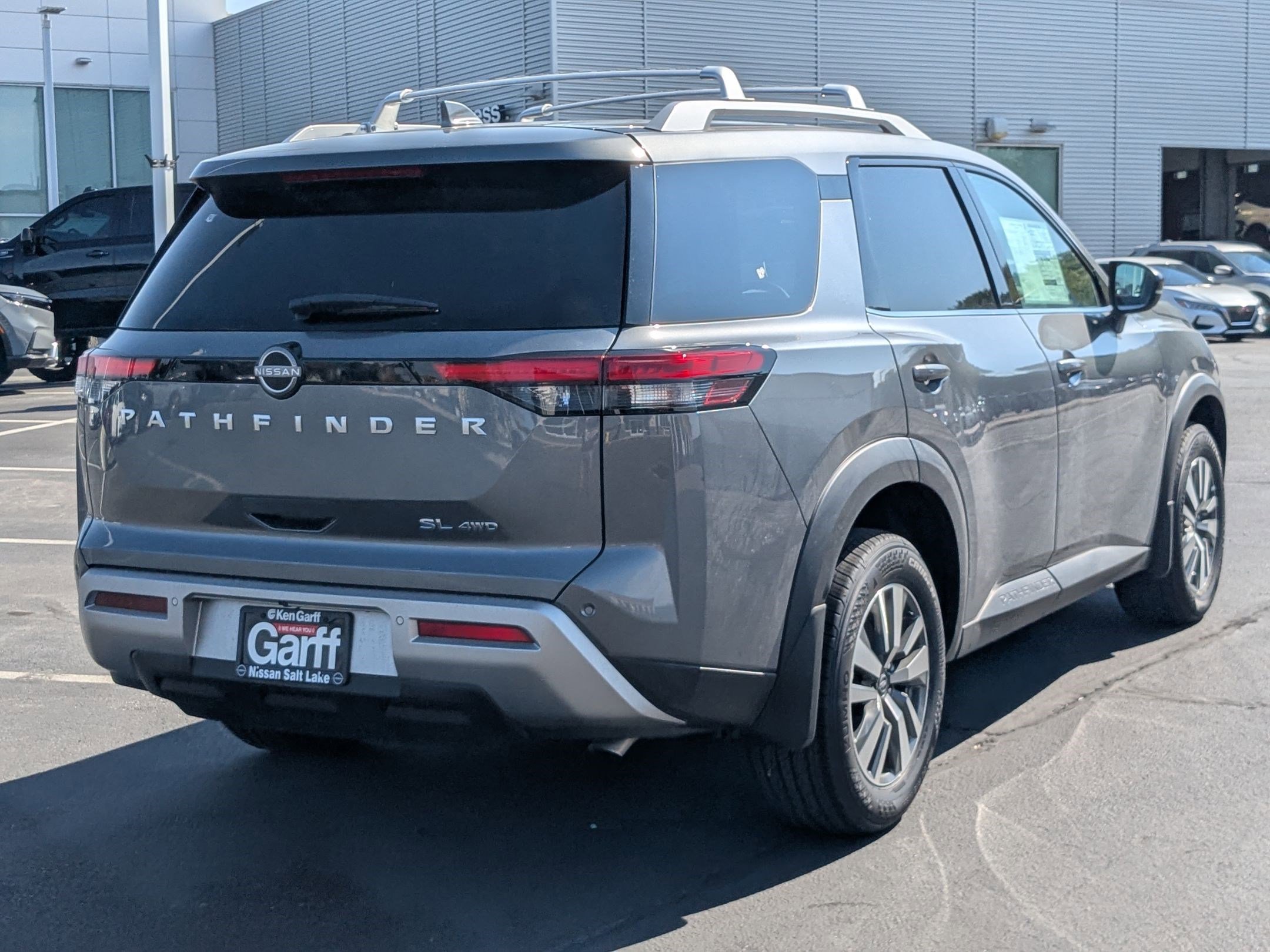 2025 Nissan Pathfinder SL photo 3