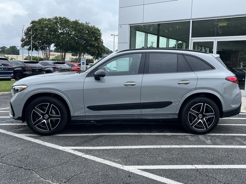 2025 Mercedes Benz GLC 300 4MATIC photo 2