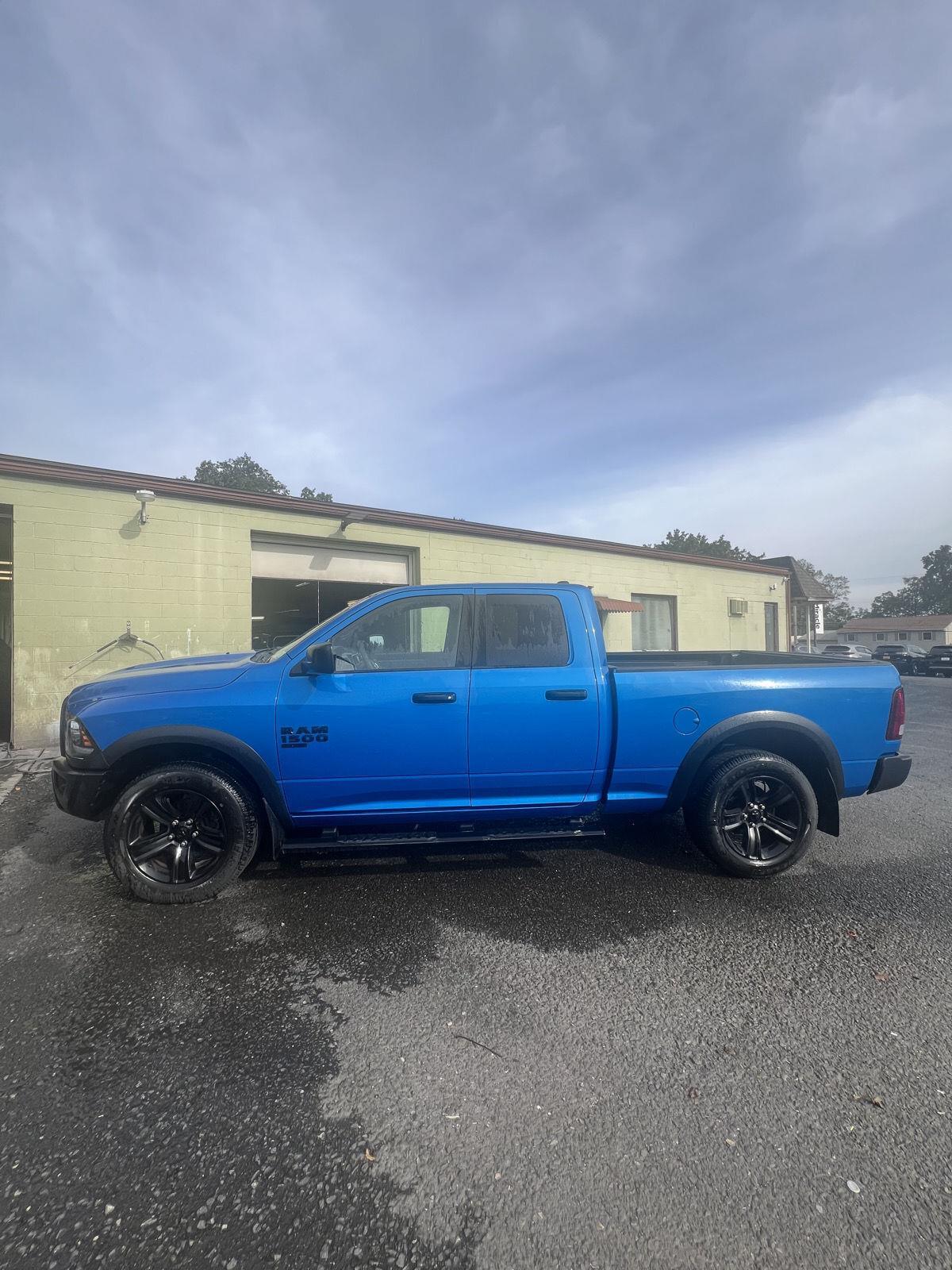 2022 Ram 1500 SLT photo 5