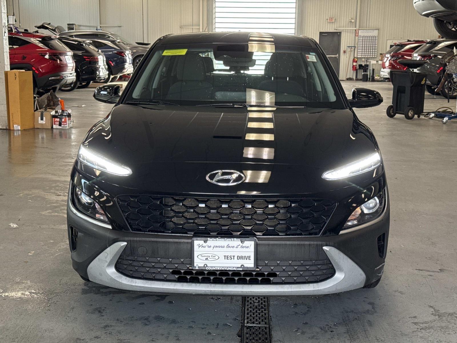 2023 Hyundai Kona SE photo 2