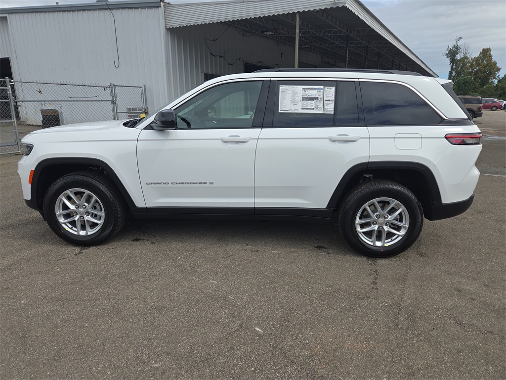 2025 Jeep Grand Cherokee Laredo photo 21