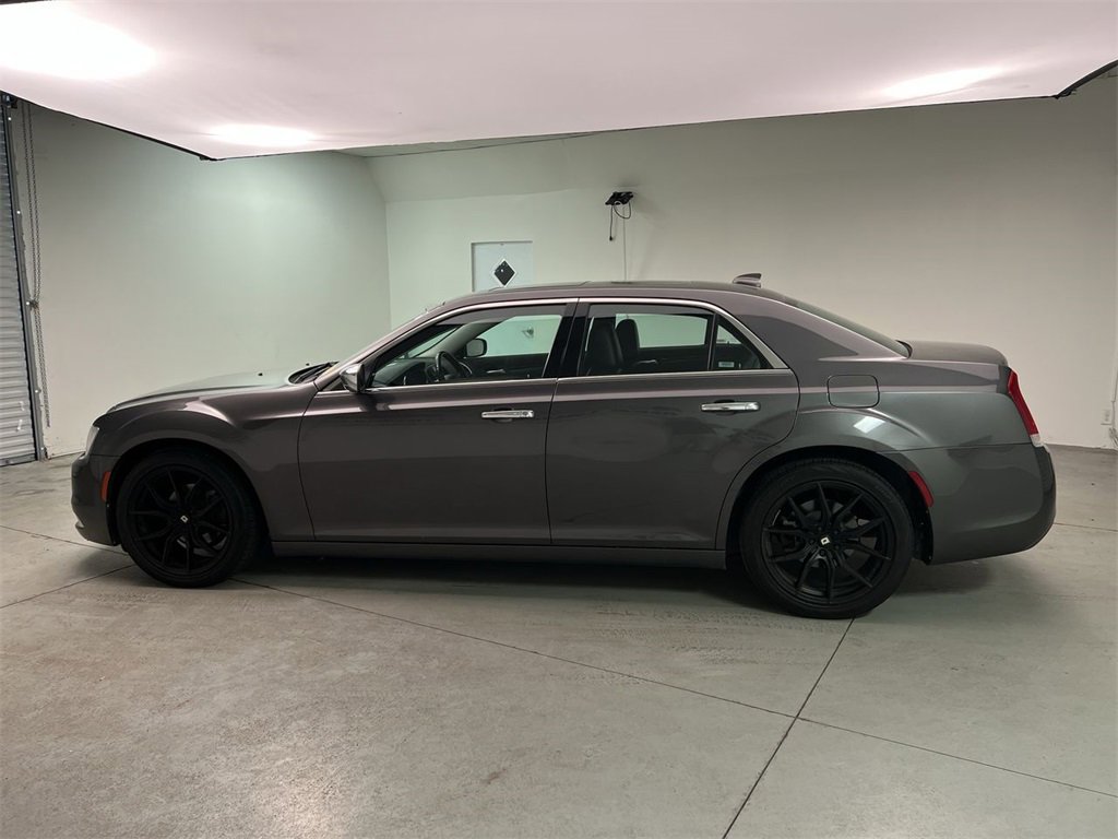 2019 Chrysler 300 Limited photo 2