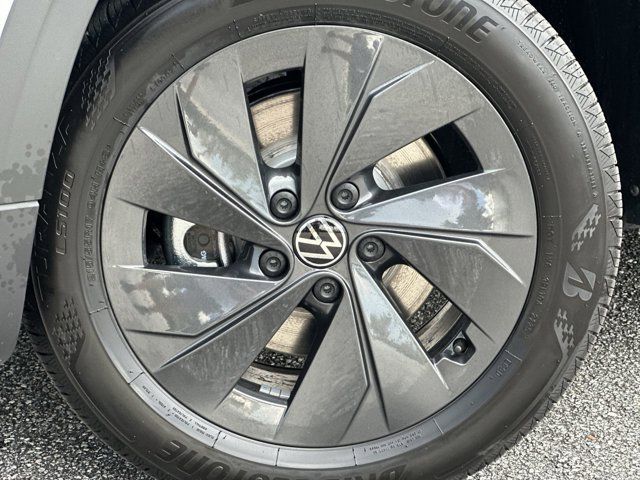 2025 Volkswagen Taos S photo 2