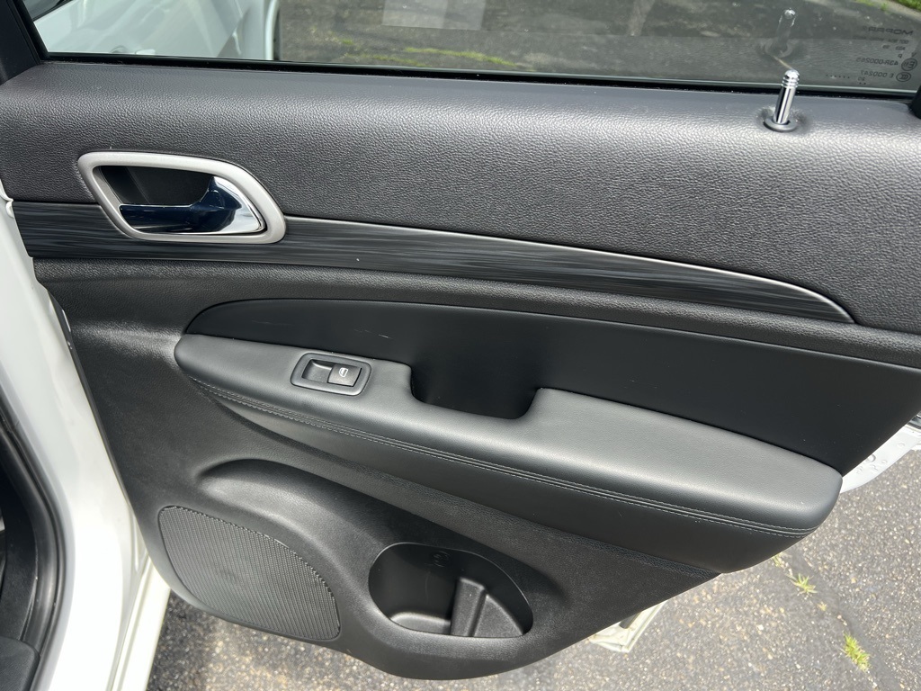 2020 Jeep Grand Cherokee Altitude photo 31
