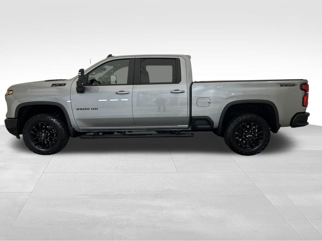 2025 Chevrolet Silverado 2500HD LT photo 2