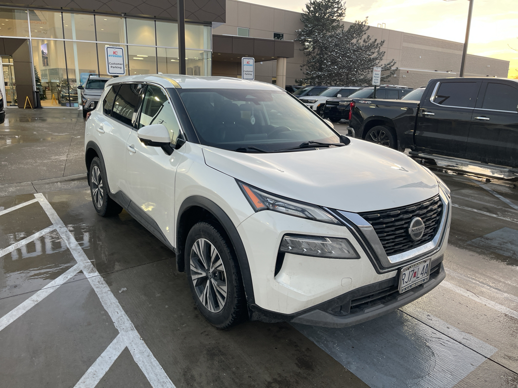 2021 Nissan Rogue SV photo 3