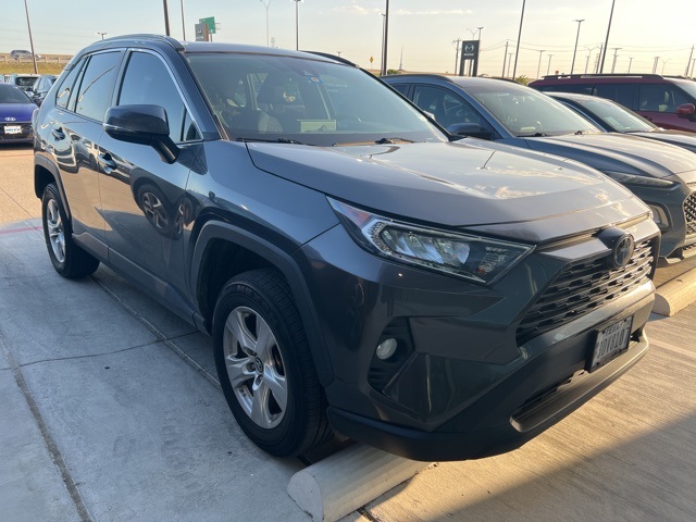 Used 2021 Toyota RAV4 XLE with VIN 2T3P1RFV8MW165251 for sale in Northfield, Minnesota