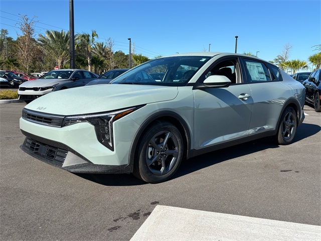 2025 Kia K4 LXS photo 2