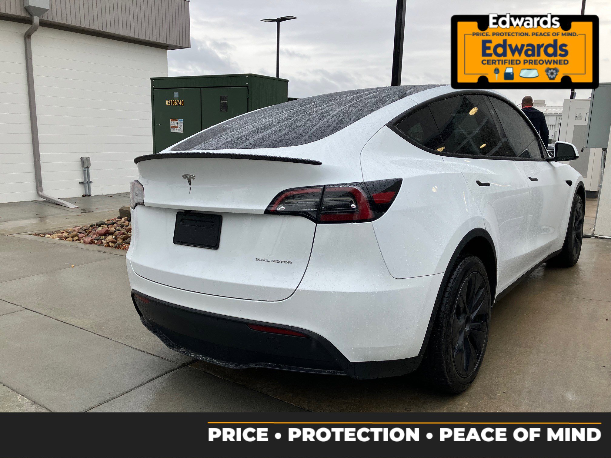 2024 Tesla Model Y Long Range photo 3