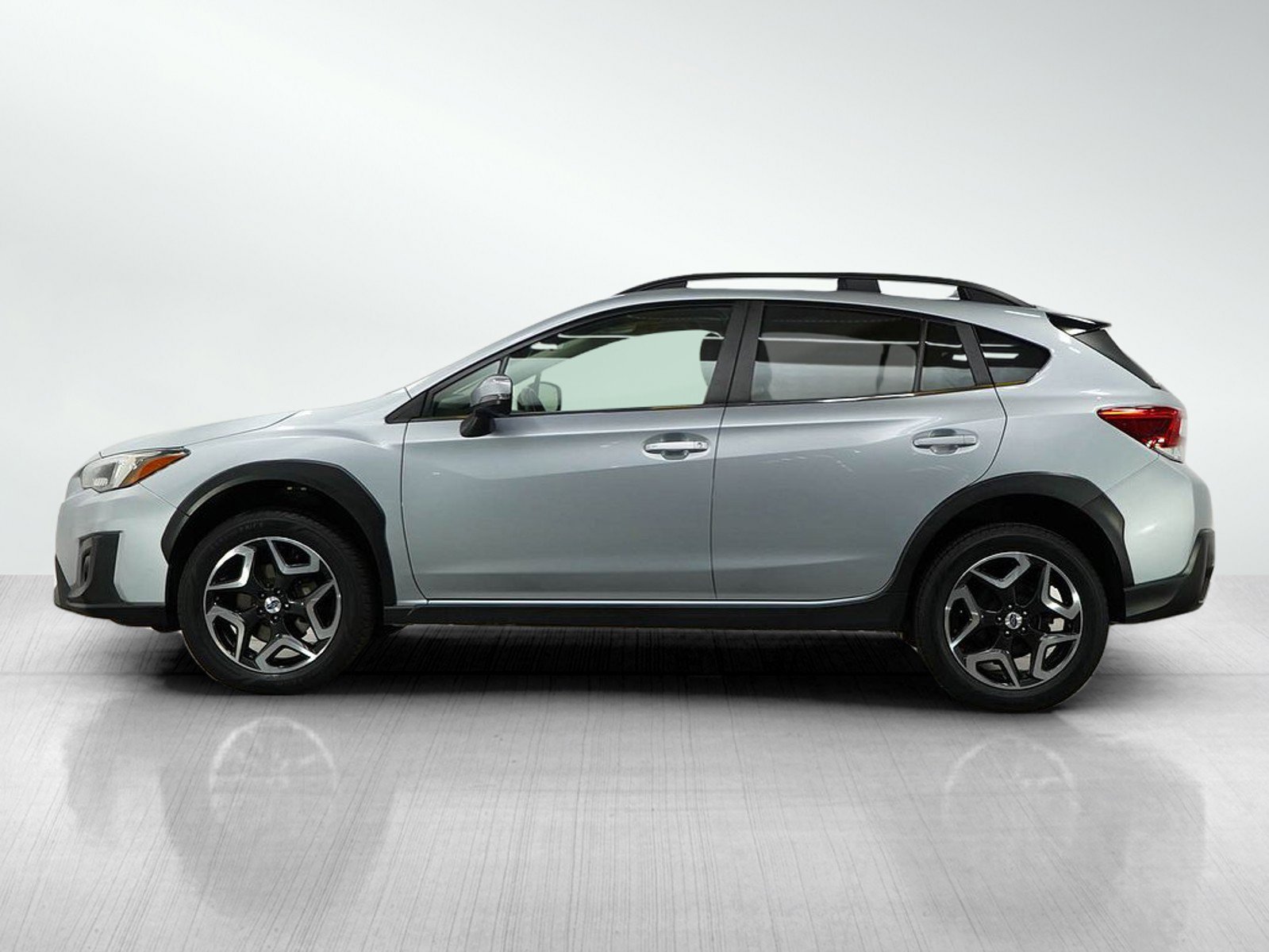 Used 2018 Subaru Crosstrek Limited with VIN JF2GTAMC8JH323023 for sale in Burnsville, Minnesota