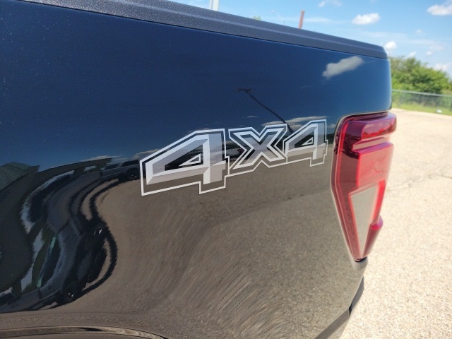 2025 Ford F-150 XLT photo 3