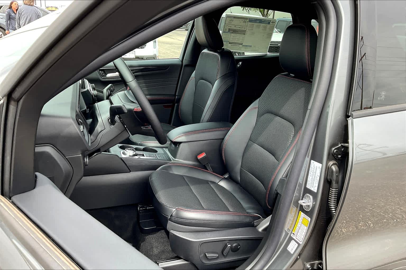 2025 Ford Escape ST-Line photo 9