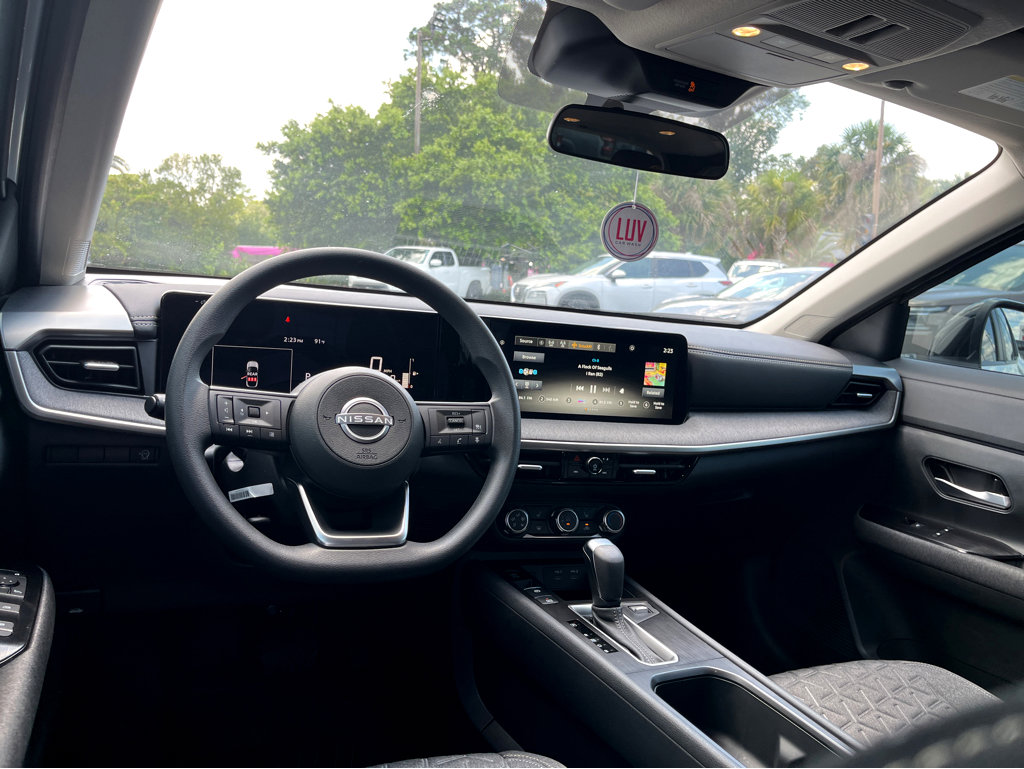 2025 Nissan Kicks SV photo 4