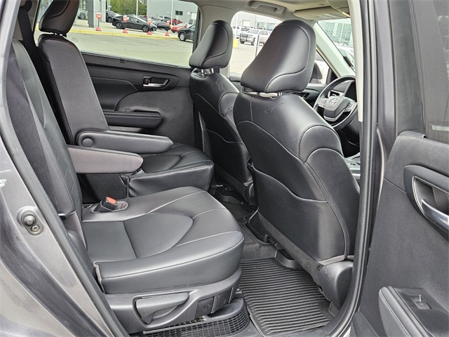 2022 Toyota Highlander Hybrid XLE photo 13