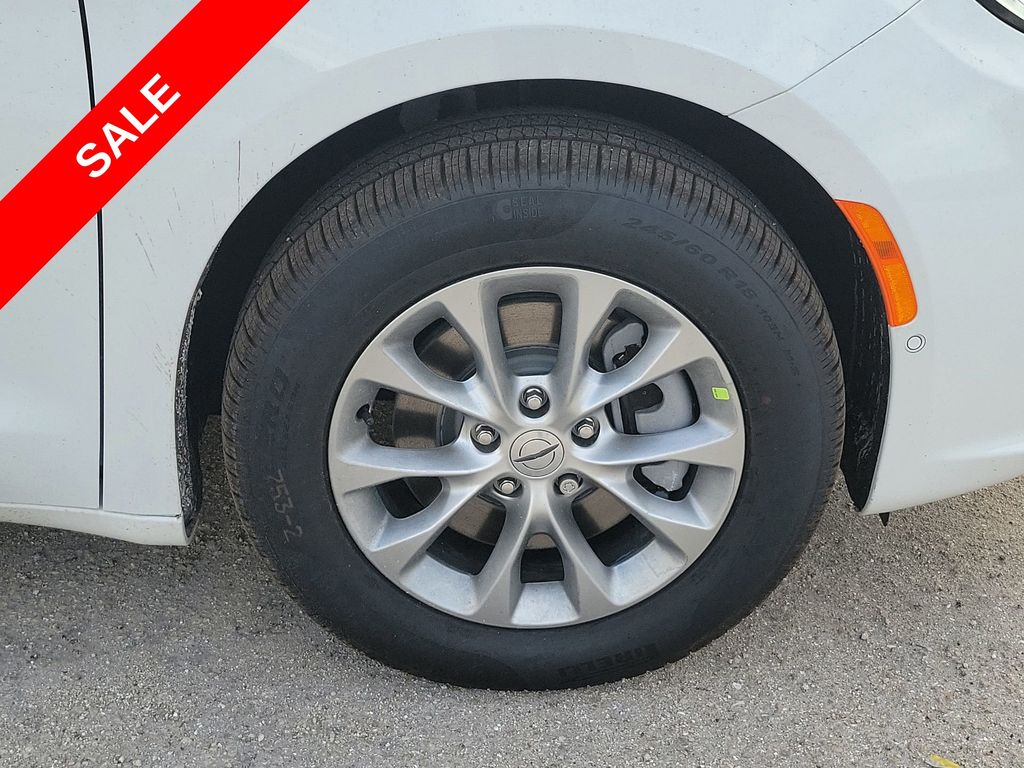 2025 Chrysler Pacifica photo 19