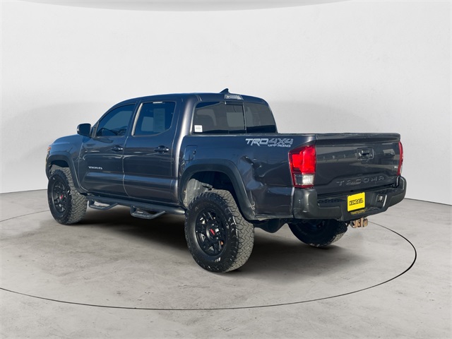 2017 Toyota Tacoma TRD Off-Road photo 3