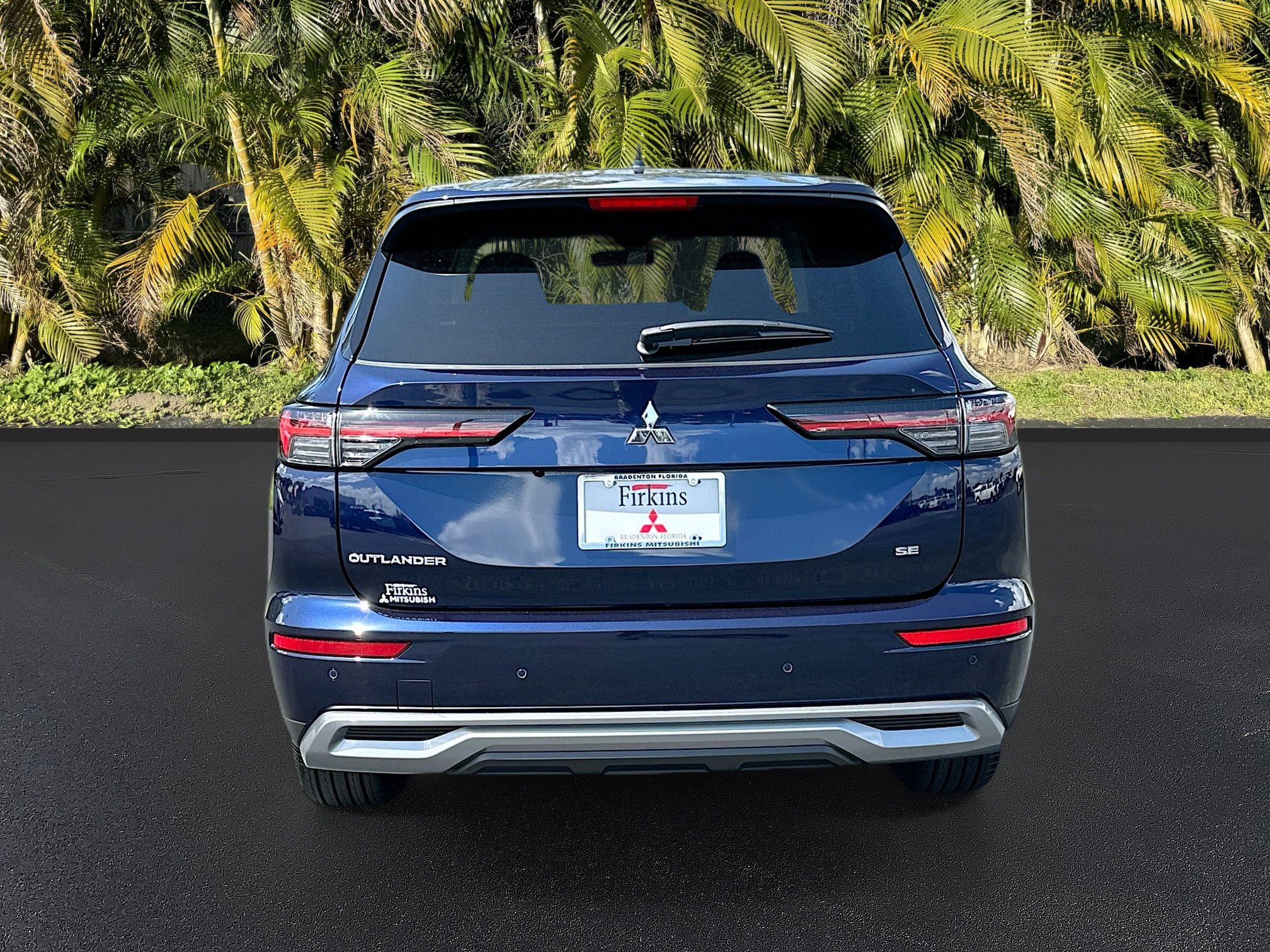 2025 Mitsubishi Outlander SE photo 3