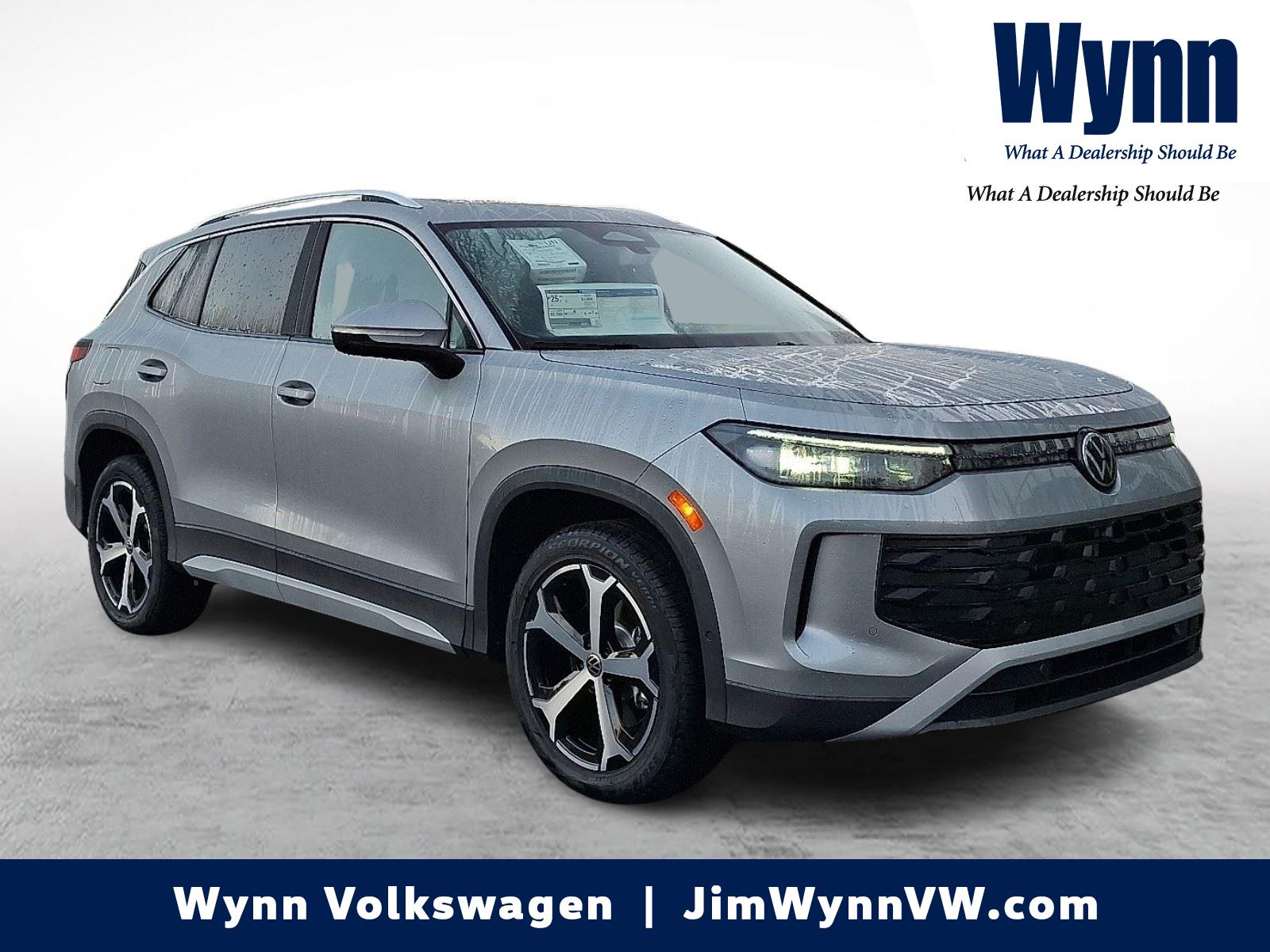 2025 Volkswagen Tiguan SE's photo