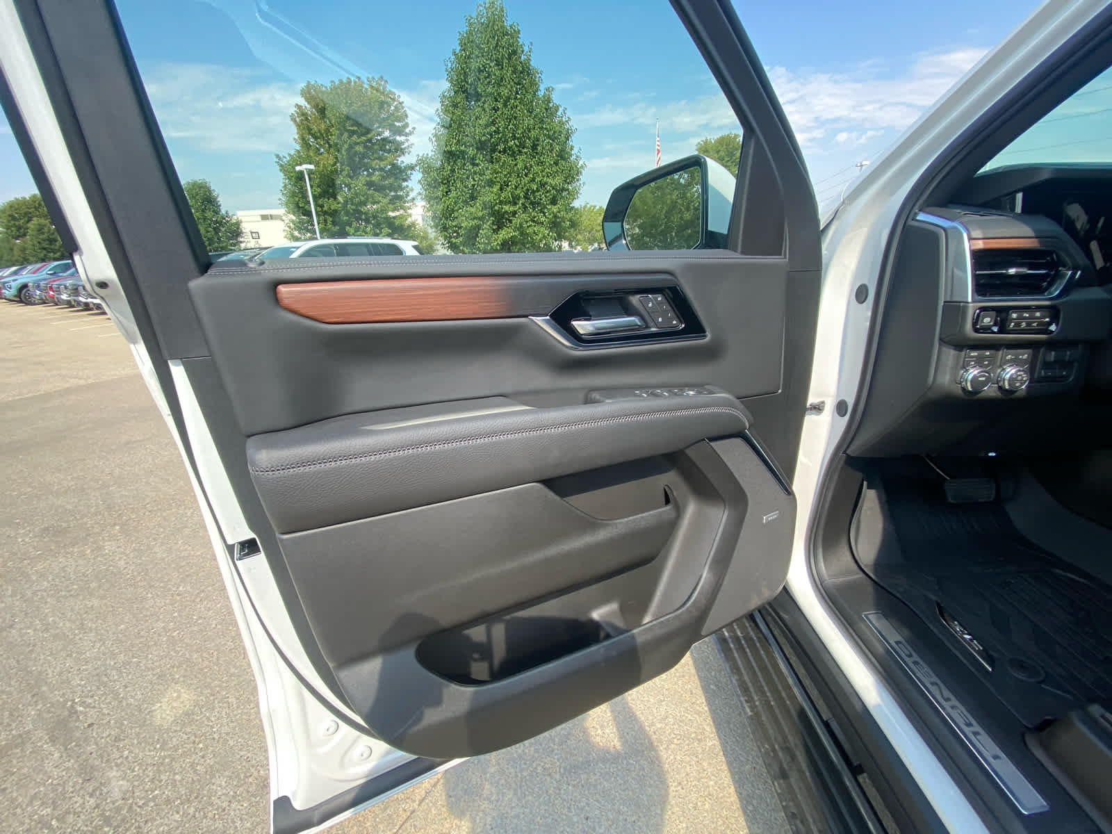 2025 Gmc Yukon XL Denali photo 8
