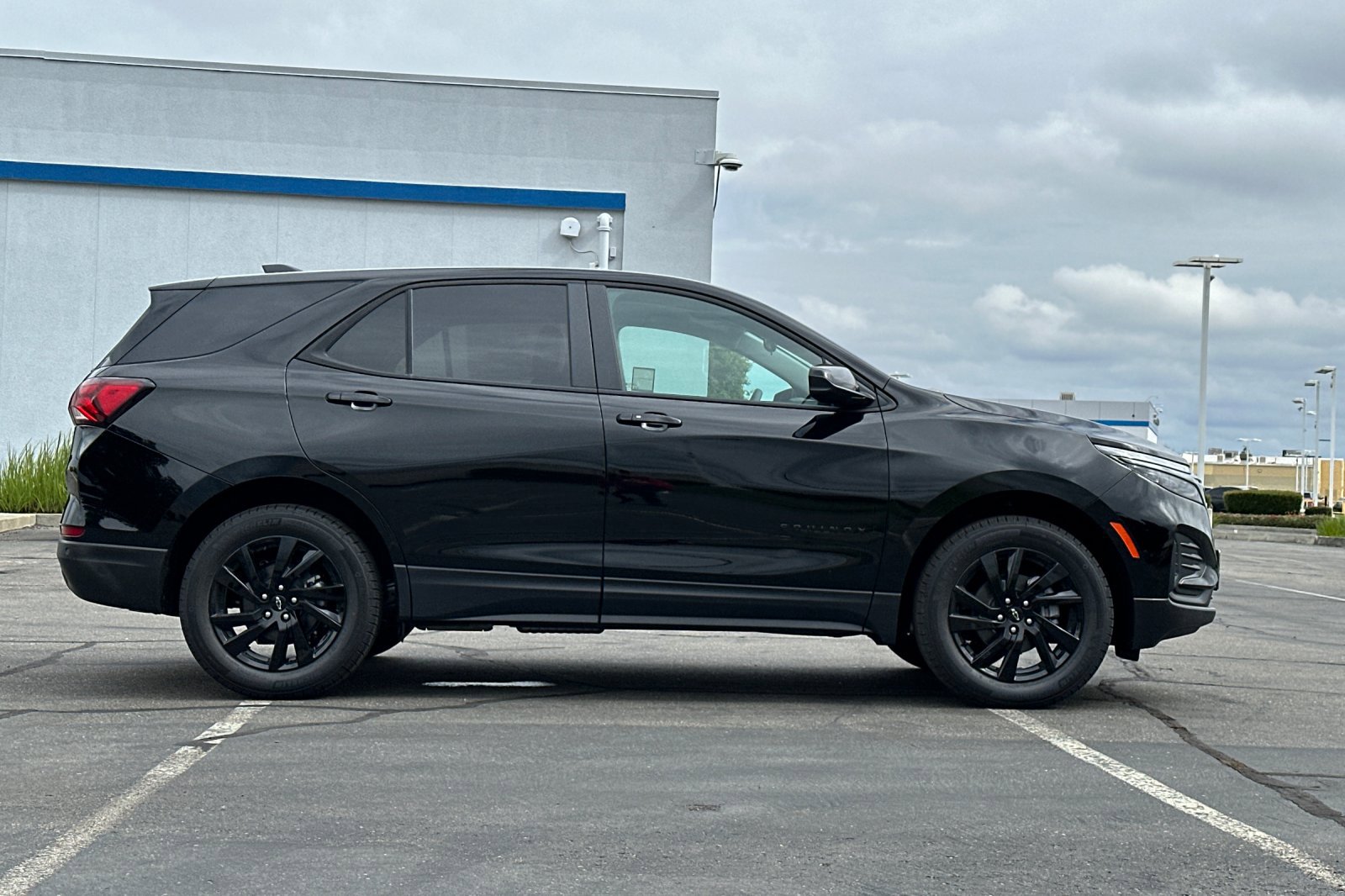 2024 Chevrolet Equinox LS photo 3