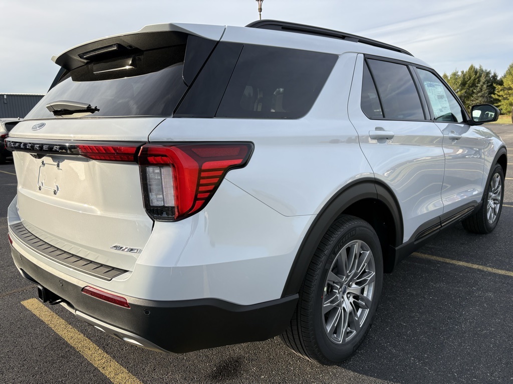 2026 Ford Explorer photo 4