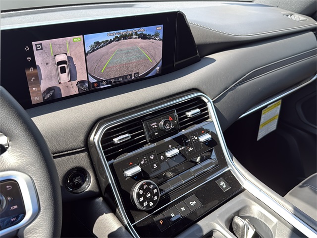 2025 Nissan Armada SL photo 14