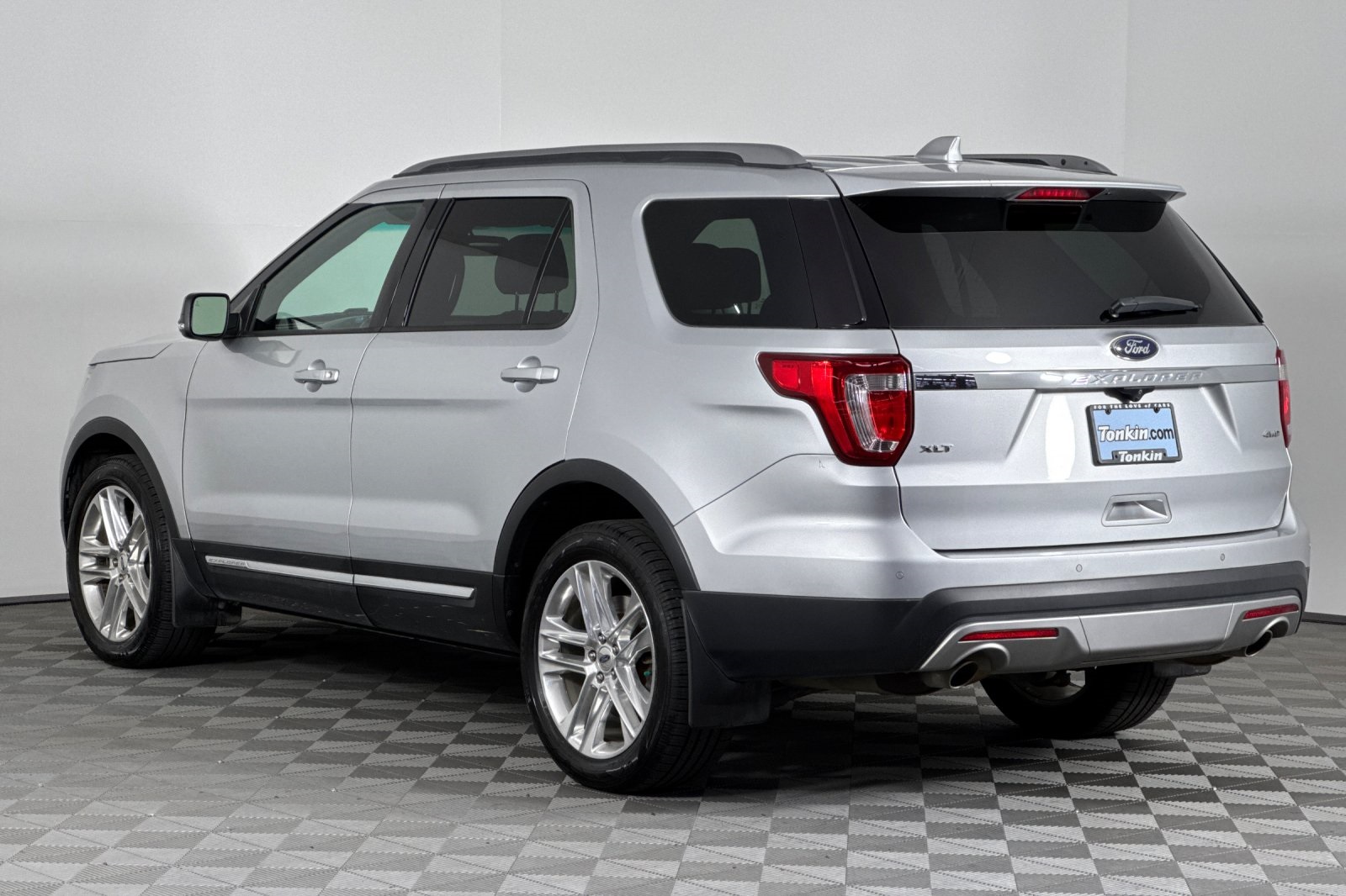 2017 Ford Explorer XLT photo 5