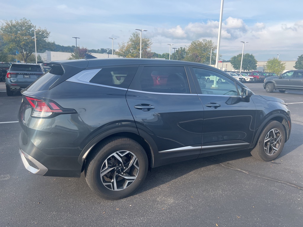 2024 Kia Sportage LX photo 2