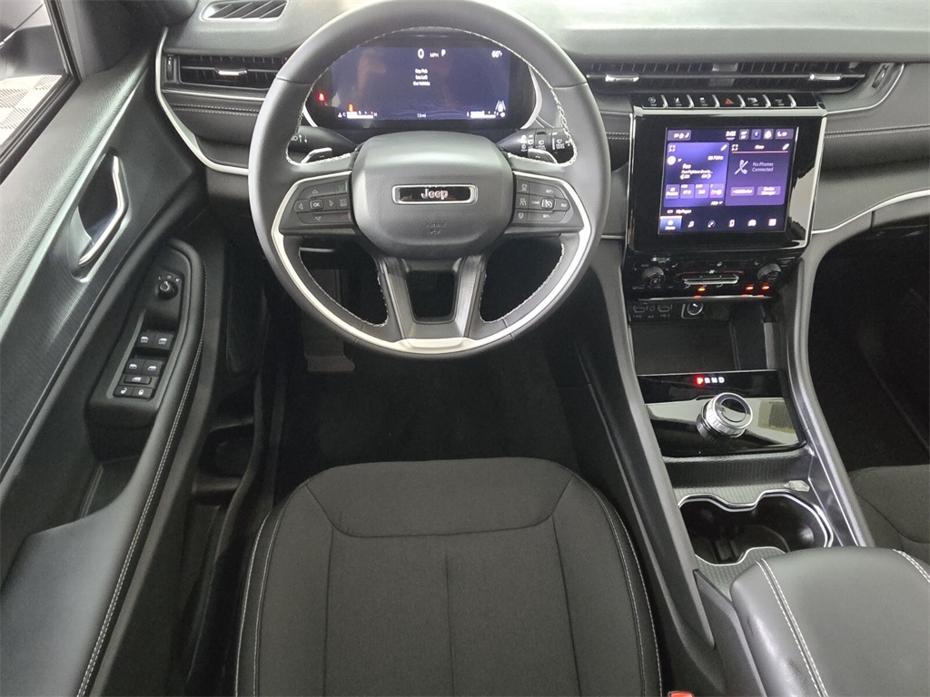 2025 Jeep Grand Cherokee Laredo photo 8