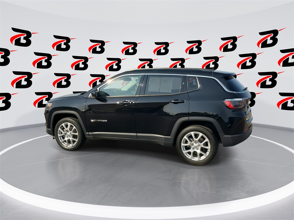 2022 Jeep Compass Latitude Lux photo 4