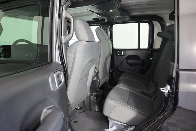 2025 Jeep Gladiator photo 7