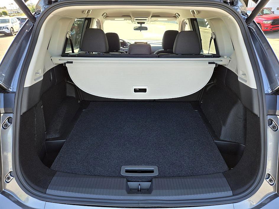 2026 Nissan Rogue SV photo 11
