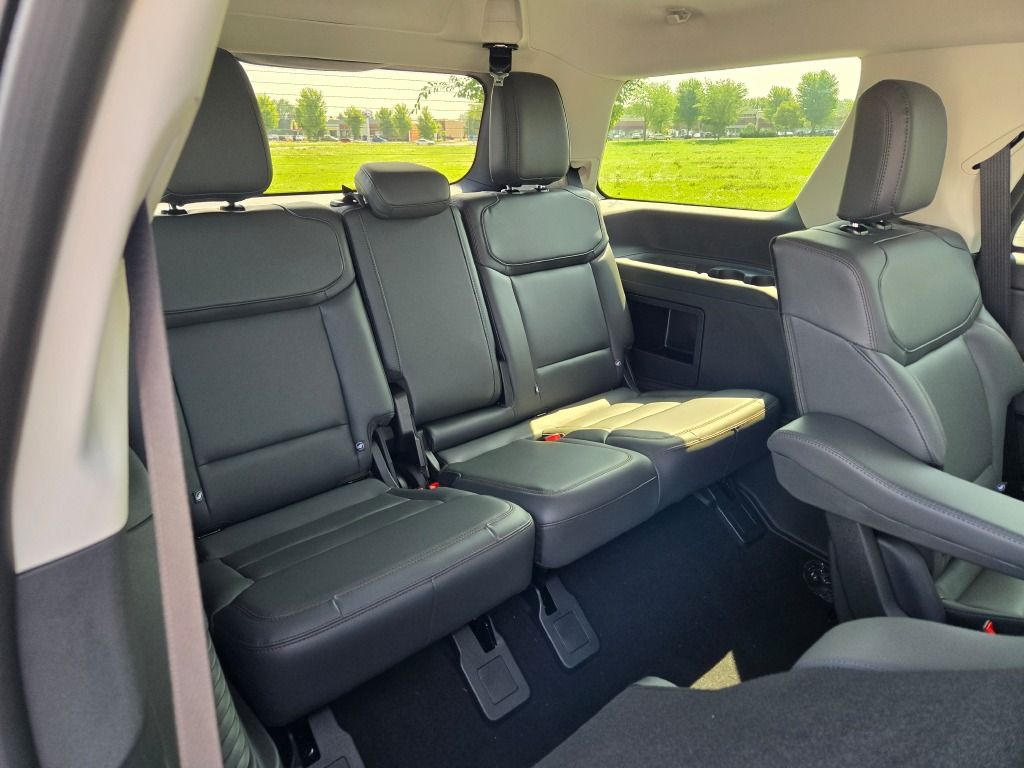 2025 Ford Expedition photo 9