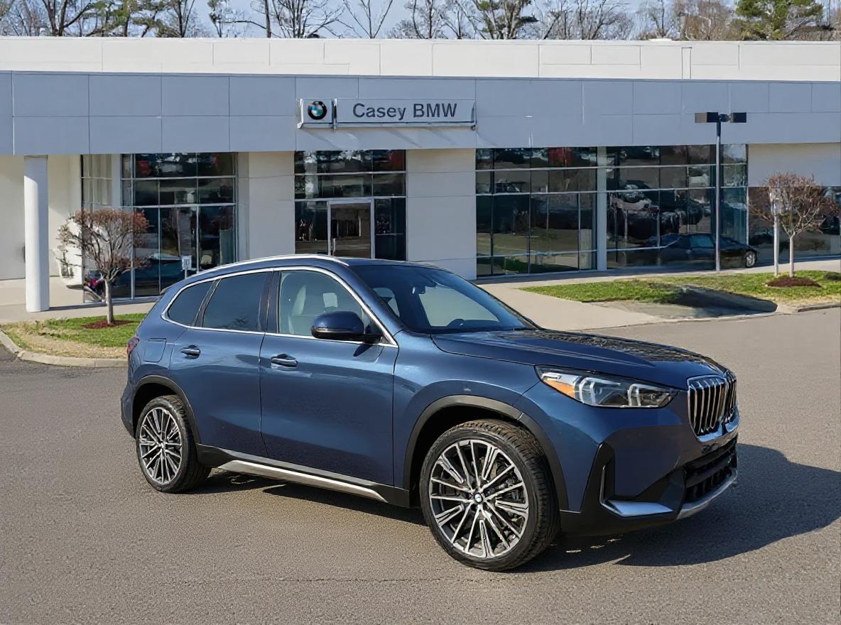 2026 BMW X1 28i's photo