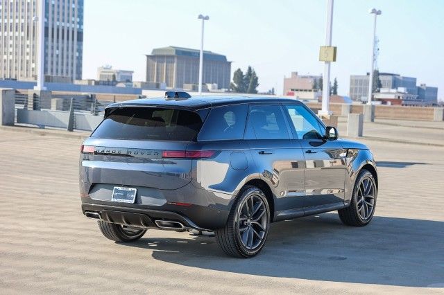 2025 Land Rover Range Rover Sport SE photo 4