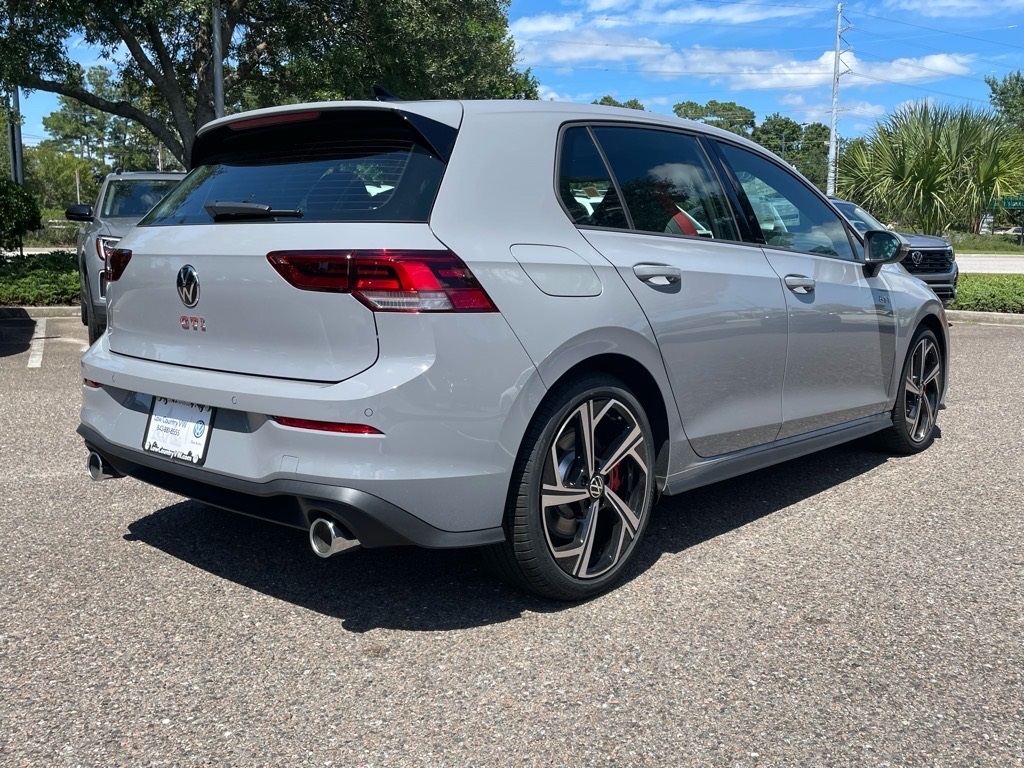 2025 Volkswagen Golf GTI SE photo 3