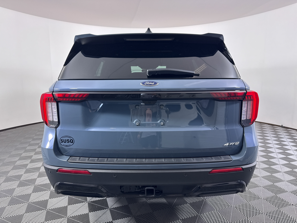 2025 Ford Explorer ST-Line photo 2