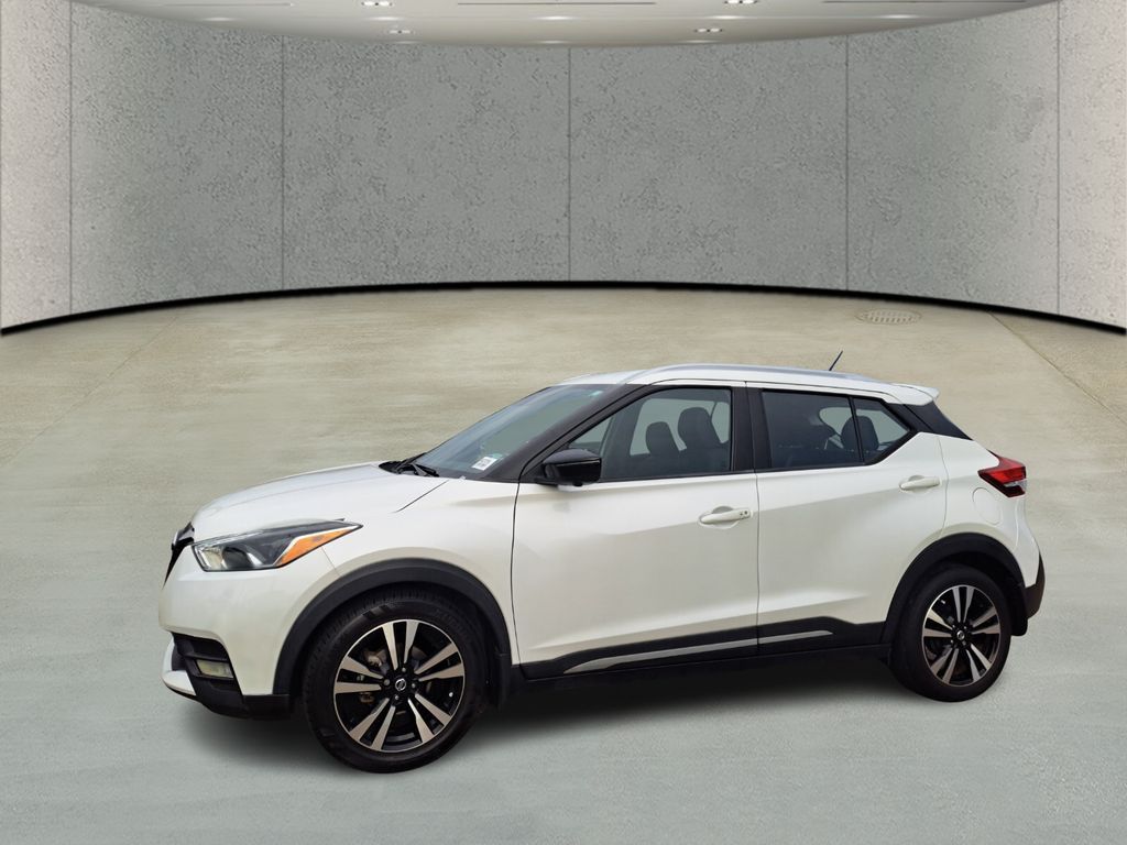 2020 Nissan Kicks SR photo 2