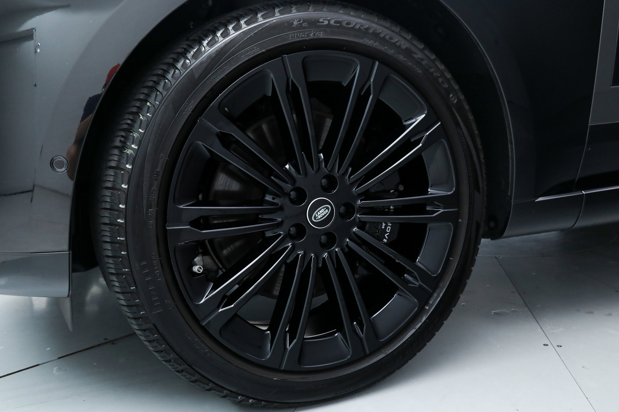 2024 Land Rover Range Rover SE photo 10