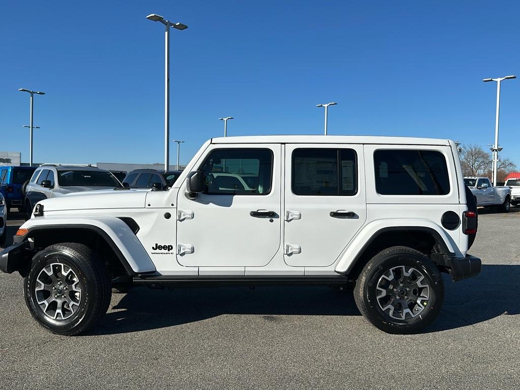 2025 Jeep Wrangler Sahara photo 3