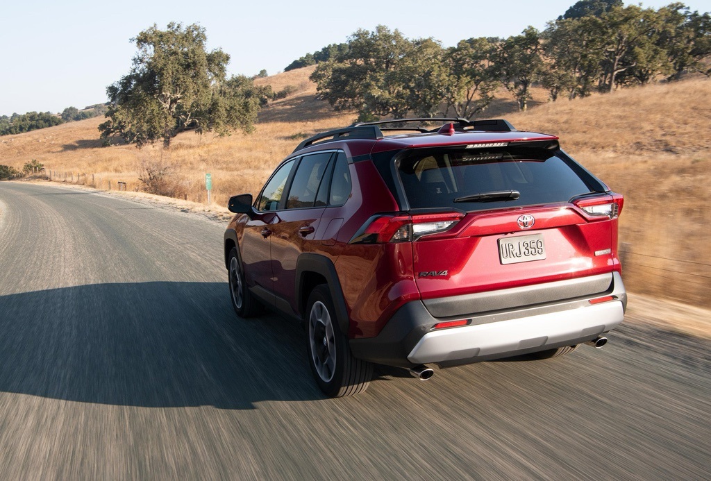 2019 Toyota RAV4 LE photo 15