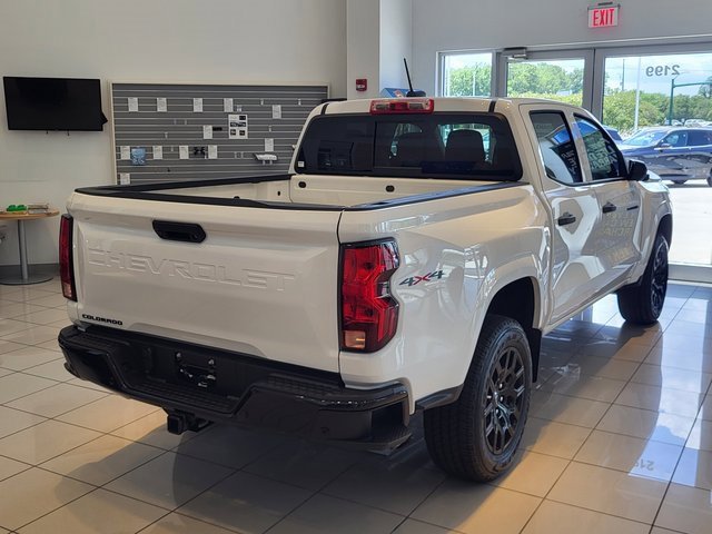 2025 Chevrolet Colorado Work Truck photo 2