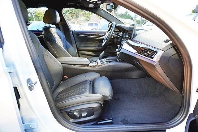 Used 2023 White BMW 530e iPerformance image 11