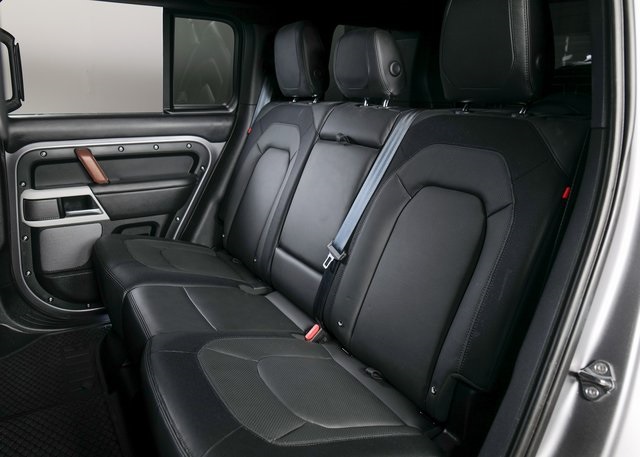 2024 Land Rover Defender 110 X-Dynamic SE photo 5