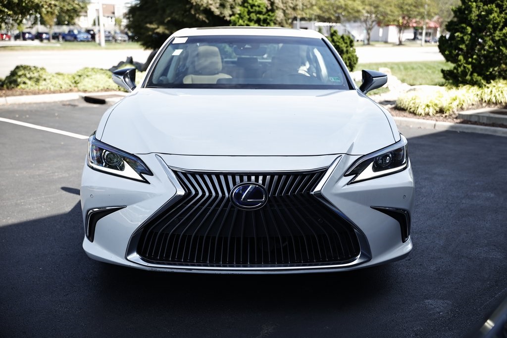 2021 Lexus ES 300h photo 12