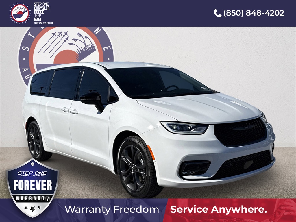 2026 Chrysler Pacifica Select's photo