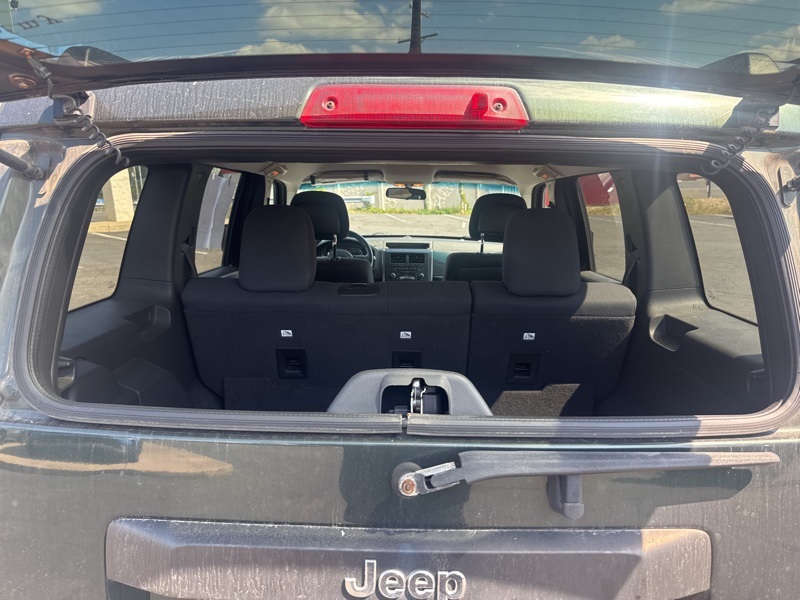 2011 Jeep Liberty Sport photo 8