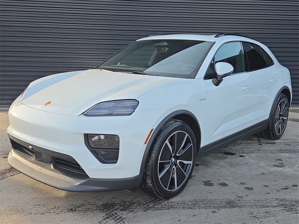 2025 Porsche Macan S's photo