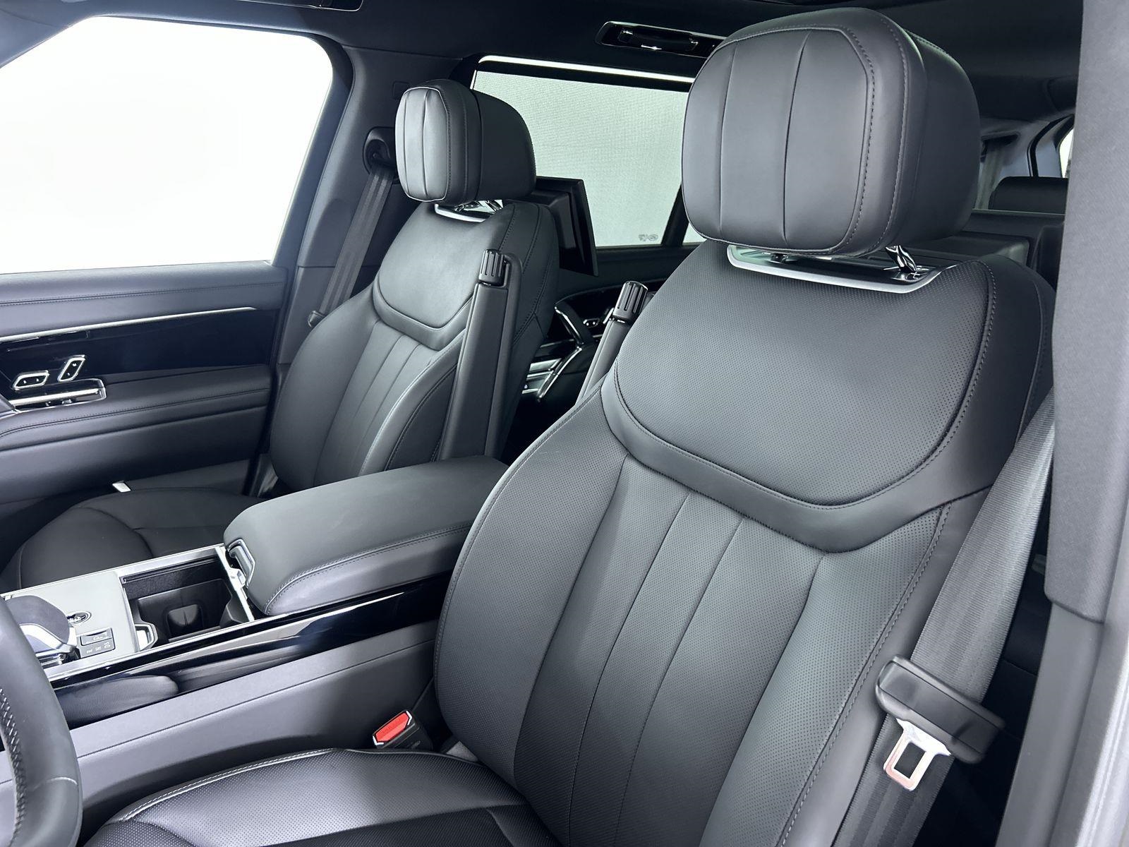 2025 Land Rover Range Rover SE photo 21